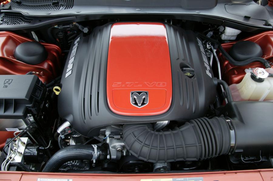  Dodge Charger Daytona R/T 2006 года  (фото 12 из 38)